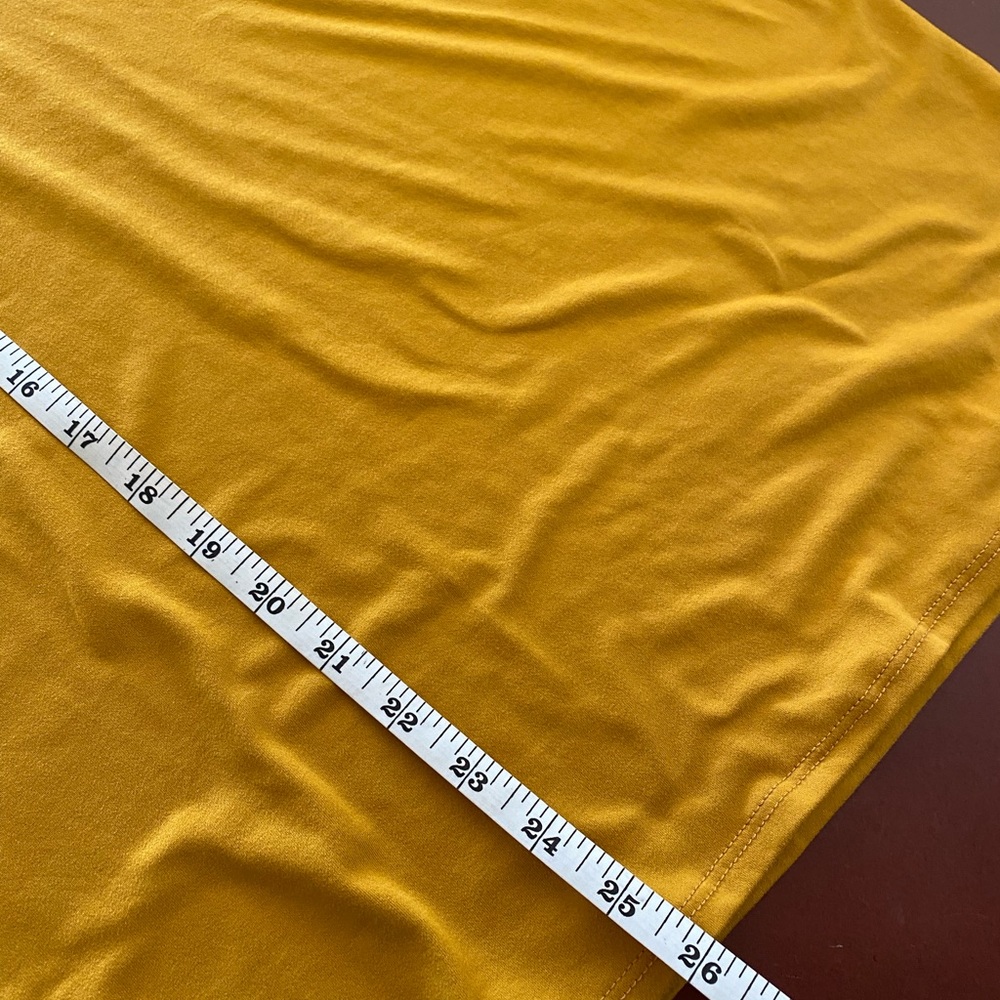 V-NeckTee - Picture 9 of 9